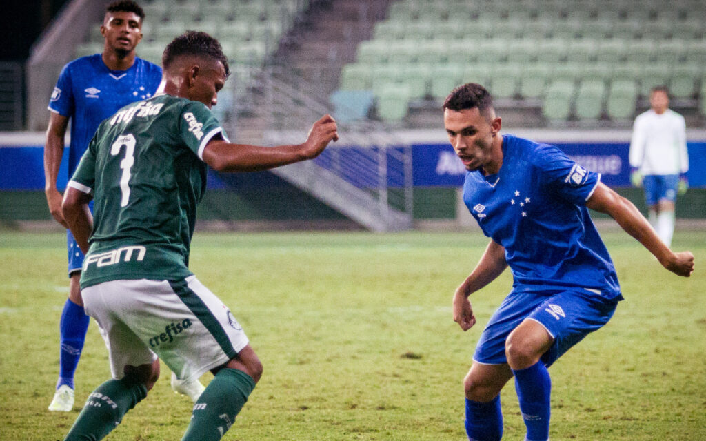 João Luiz em jogo do Sub-20 do Cruzeiro (Foto: Gustavo Aleixo/Cruzeiro)