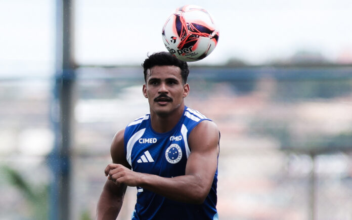 Kaiki, lateral-esquerdo do Cruzeiro (Foto: Gustavo Martins/Cruzeiro)