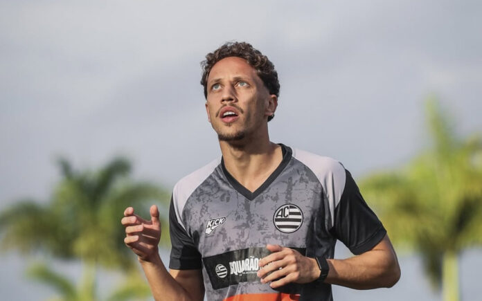 Ian Luccas, meio-campista do Athletic (Foto: Athletic/Divulgação)