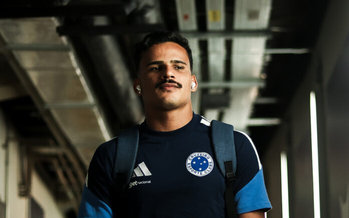 Kaiki, lateral-esquerdo do Cruzeiro (Foto: Gustavo Martins/Cruzeiro)