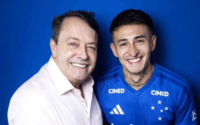 Pedro Lourenço ao lado de Gabriel Rojas (Foto: Gustavo Aleixo/Cruzeiro)