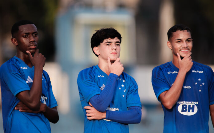 Ronald, Henrique Lemos e Cauã Ramalho, jogadores do sub-17 do Cruzeiro