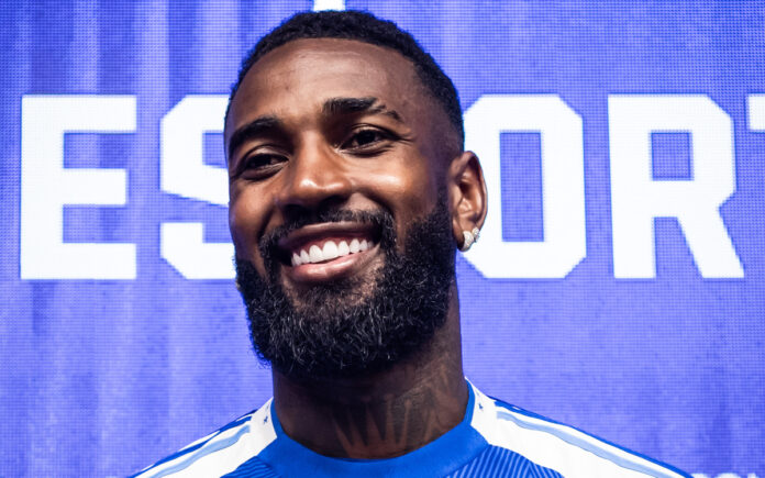 Gerson, meio-campista do Cruzeiro, em sua coletiva de apresentação