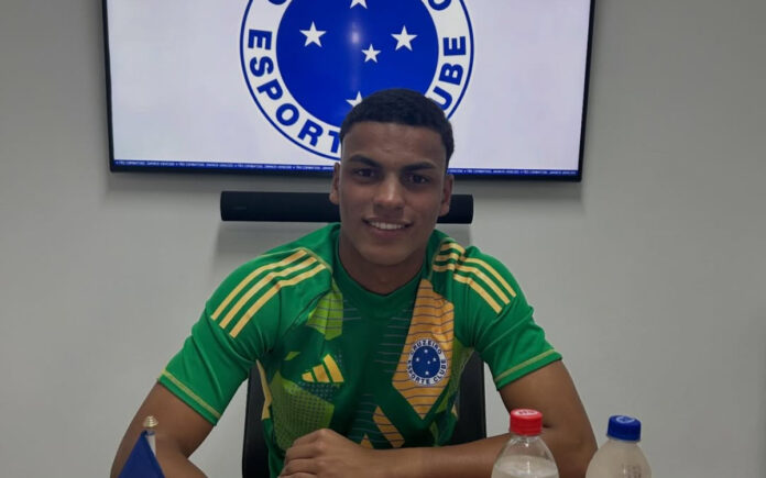 Bernardo Mariano assinou até maio de 2029