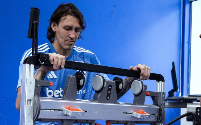 Cássio em academia do Cruzeiro, na Toca da Raposa II