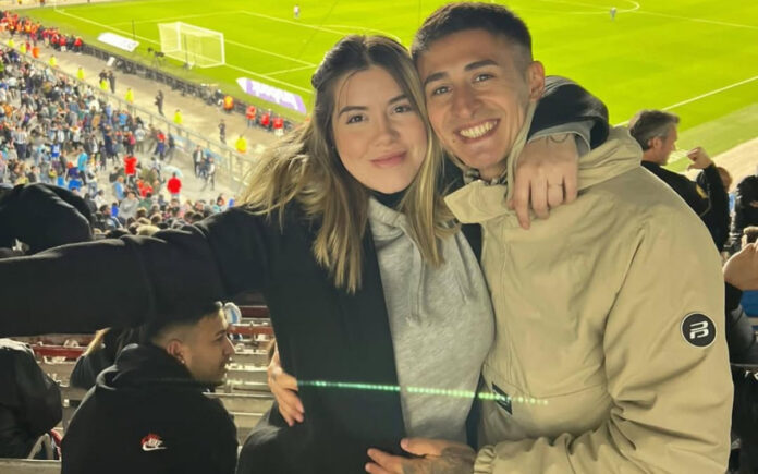 Gabriel Rojas ao lado de Sol González, sua esposa