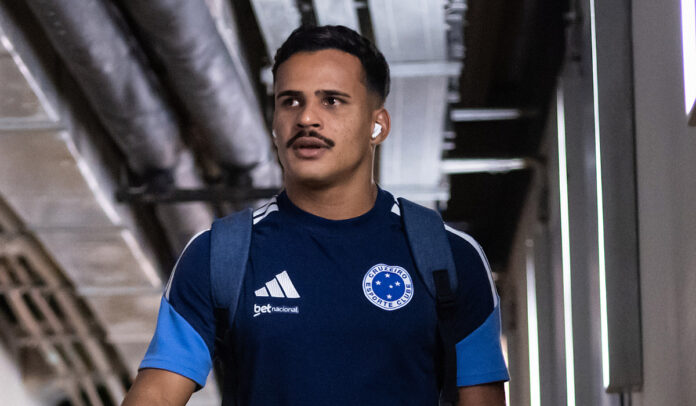 Kaiki, lateral-esquerdo do Cruzeiro (Foto: Gustavo Aleixo/Cruzeiro)