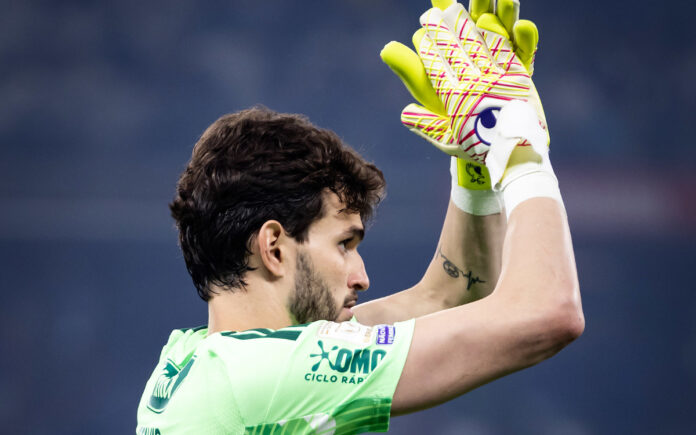 Otávio em jogo contra o Fluminense, no Mineirão