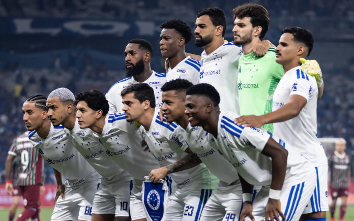 Time do Cruzeiro no empate contra o Fluminense, pela Série A