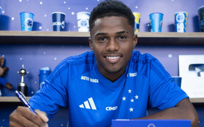 Adriano Júnior, reforço do Cruzeiro para a base