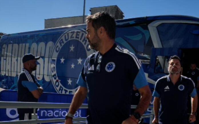 Artur Jorge, técnico do Cruzeiro, no Independência