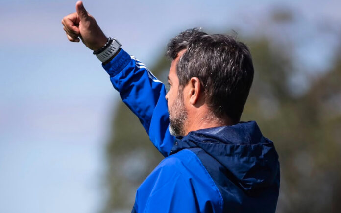 Artur Jorge em jogo-treino na Toca da Raposa ll (Foto: Gustavo Aleixo/Cruzeiro)