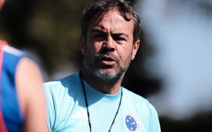 Artur Jorge, técnico do Cruzeiro (Foto: Gustavo Martins/Cruzeiro)