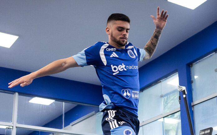 Gabriel Pec já está treinando normalmente na Toca (Foto: Gustavo Aleixo/Cruzeiro)