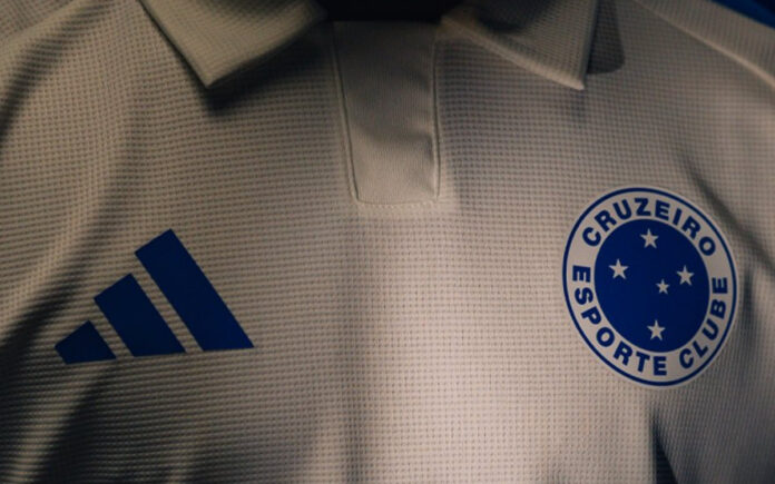 Cruzeiro divulgou, oficialmente, detalhes da terceira camisa (Foto: Reprodução/Cruzeiro)