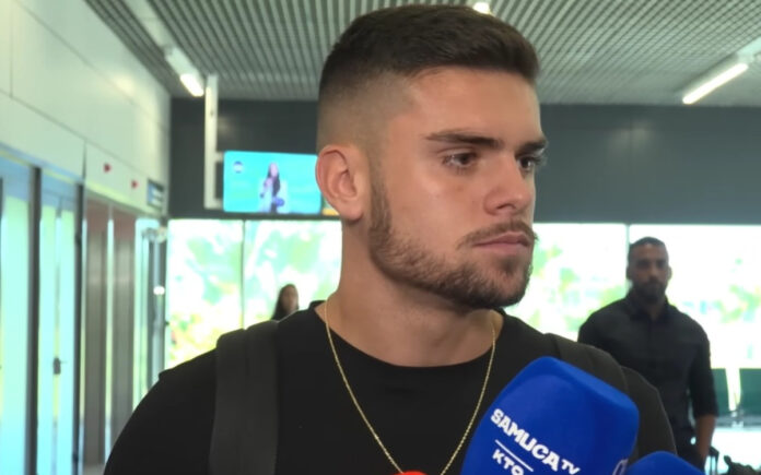 Gabriel Pec após desembarque em Belo Horizonte, na manhã desse domingo (5)