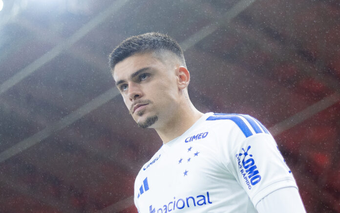 Gabriel Pec passará por cirurgia em Belo Horizonte (Foto: Lucas Bubols/Cruzeiro)