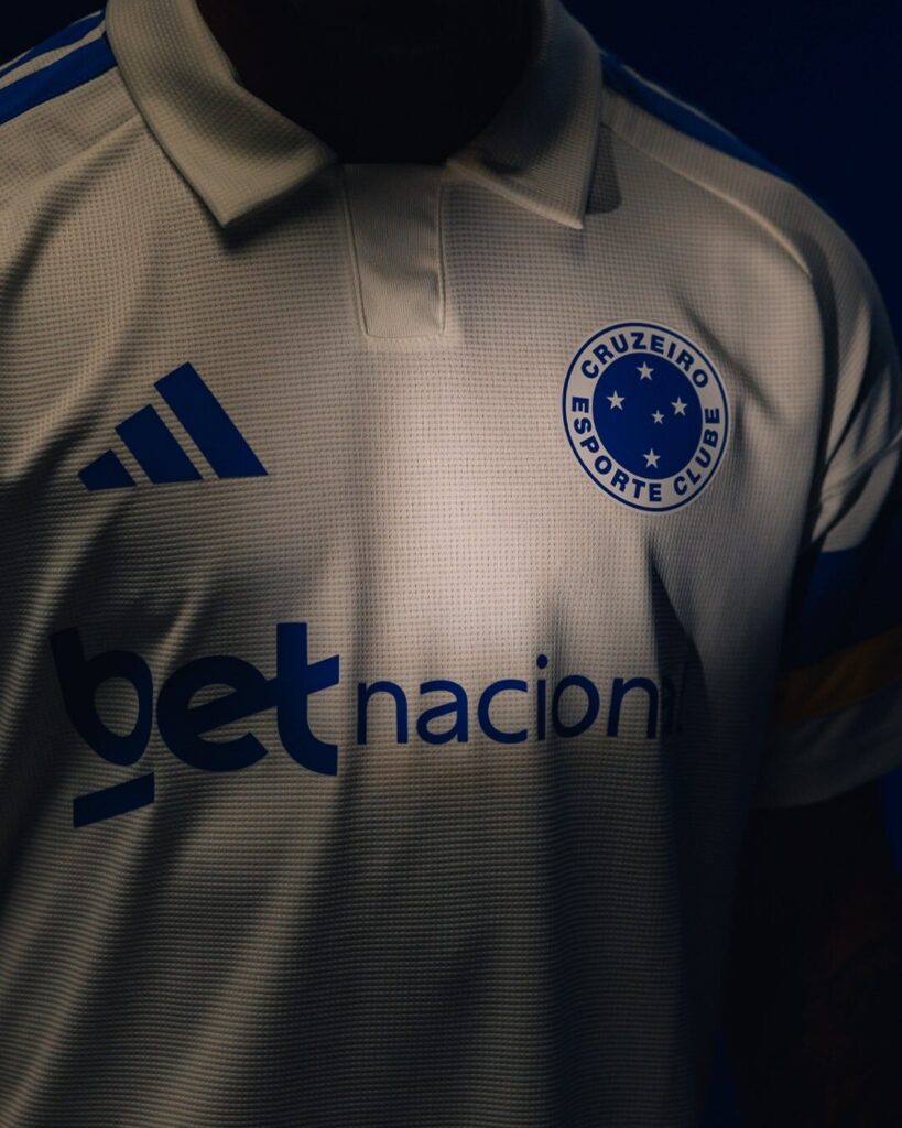 Cruzeiro divulgou detalhes da nova camisa (Foto: Reprodução/Cruzeiro)