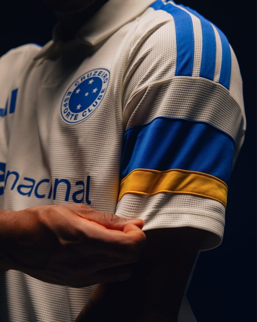 Cruzeiro divulgou detalhes da nova camisa (Foto: Reprodução/Cruzeiro)