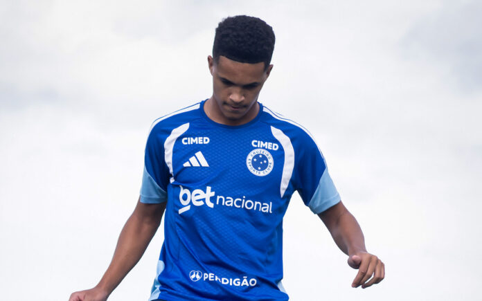 Kauã Prates, lateral-esquerdo do Cruzeiro (Foto: Gustavo Aleixo/Cruzeiro)