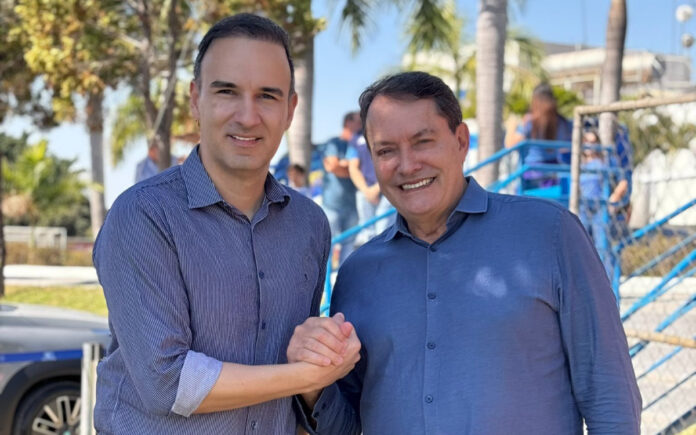 Pedrinho ao lado de Matheus Souto Maior, presidente do Sport