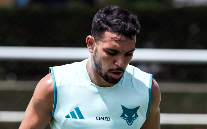 Peralta, volante do Cruzeiro, foi diagnosticado com grave lesão no joelho (Foto: Gustavo Aleixo/Cruzeiro)
