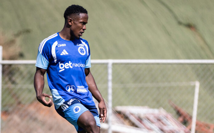 Sinisterra em jogo-treino na Toca II, em BH