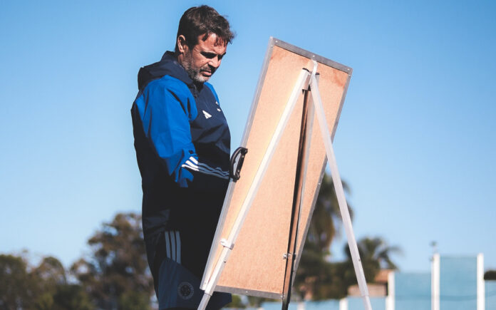 Artur Jorge mexe em quadro tático na Toca II, em BH