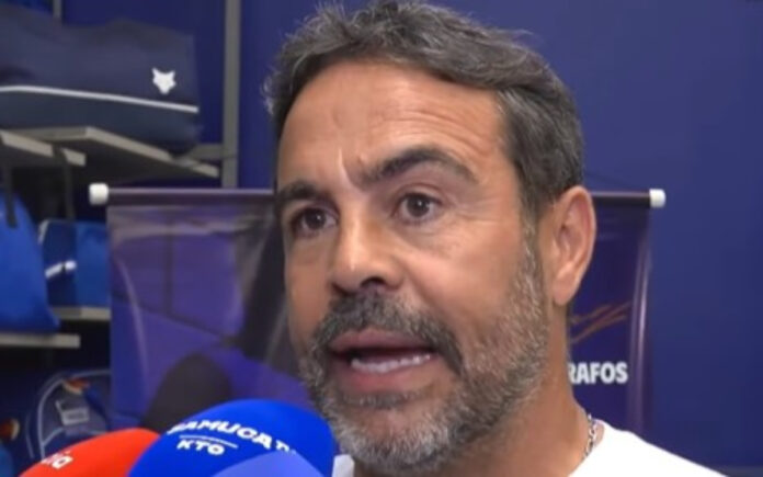 Artur Jorge, técnico do Cruzeiro, durante lançamento de camisas com seu nome
