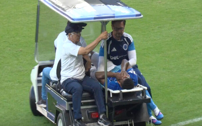 Sinisterra foi substituído ainda no primeiro tempo do jogo com o Botafogo (Foto: Samuca TV)