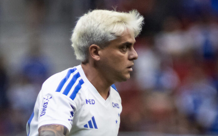 Fagner durante amistoso contra o Grêmio, em Brasília