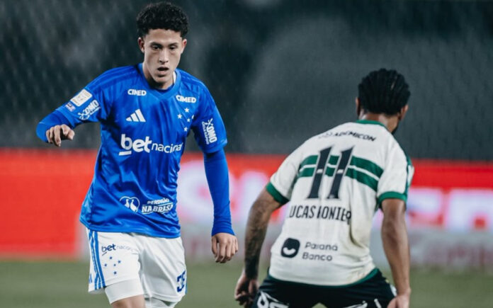 Felipe Morais foi titular contra o Coritiba, no Couto Pereira