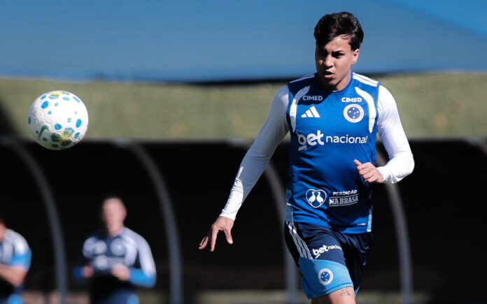 Kaio Jorge em treino na Toca da Raposa II, em BH