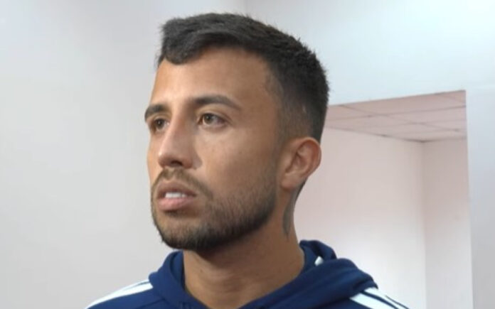 Matheus Henrique, volante do Cruzeiro, na zona mista no Beira-Rio