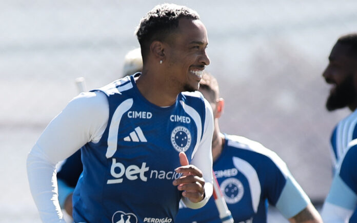Matheus Pereira durante treino do Cruzeiro, na Toca II, em BH