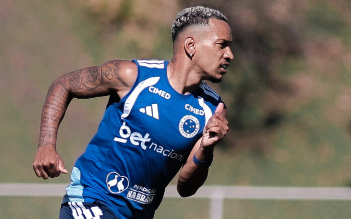 Matheus Pereira durante treino na Toca II, em BH