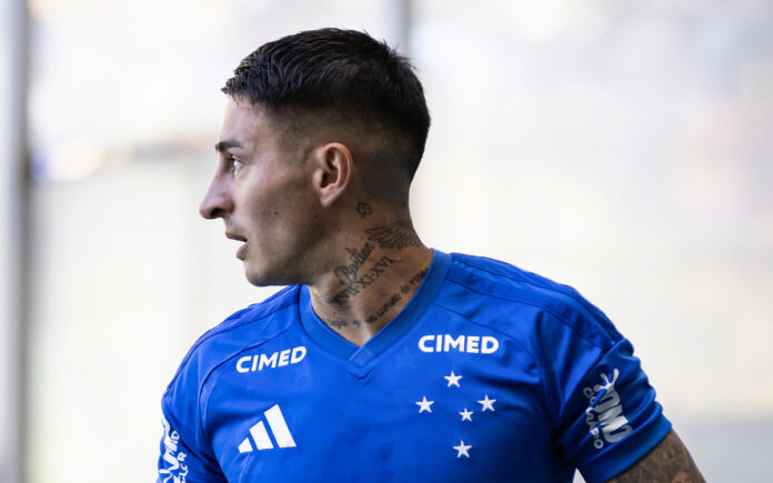 Rojas estreou pelo Cruzeiro neste sábado (4)