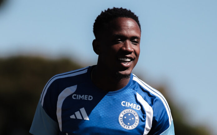 Luis Sinisterra, atacante do Cruzeiro, na Toca II