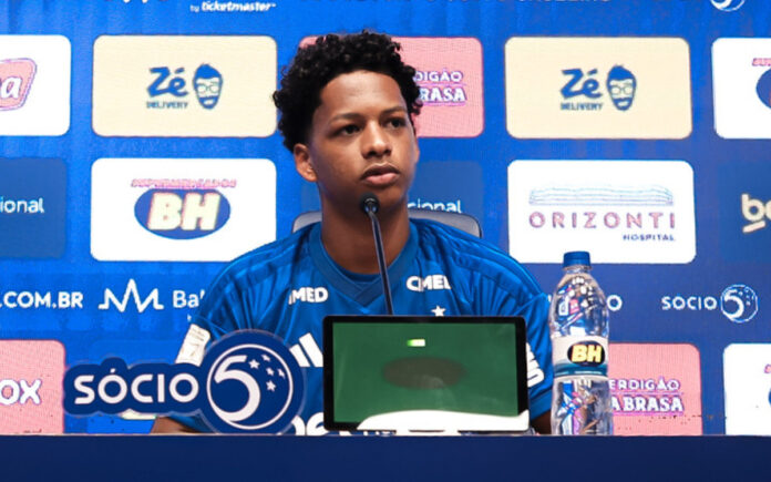 Zé Lucas na coletiva de apresentação pelo Cruzeiro