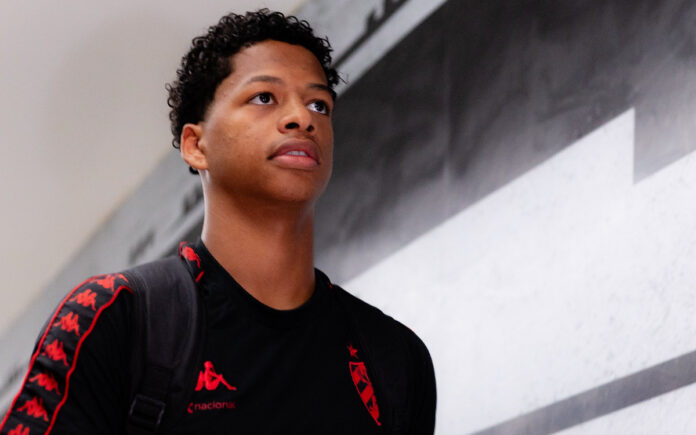 Zé Lucas, jovem volante do Sport