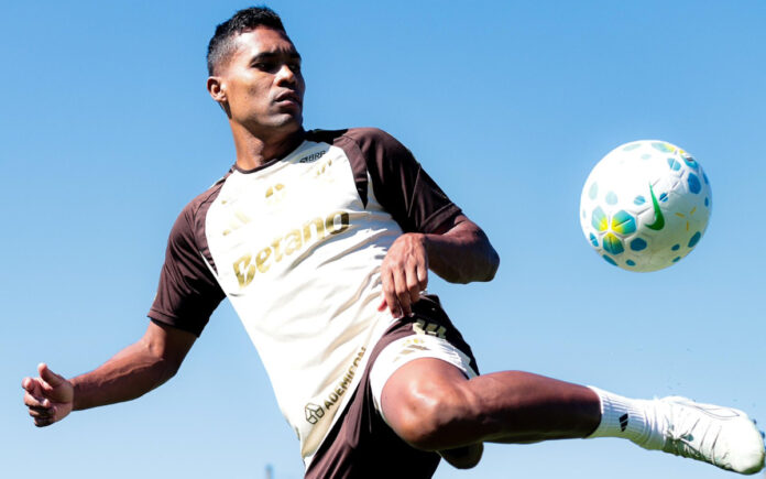 Alex Sandro não deve enfrentar o Cruzeiro na Libertadores