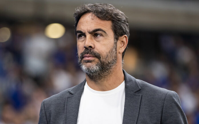 Artur Jorge em jogo do Cruzeiro no Mineirão, em BH