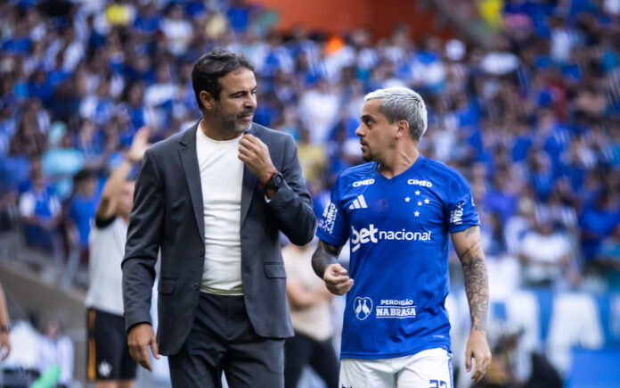 Artur Jorge e Fagner, do Cruzeiro (Foto: Gustavo Aleixo/Cruzeiro)