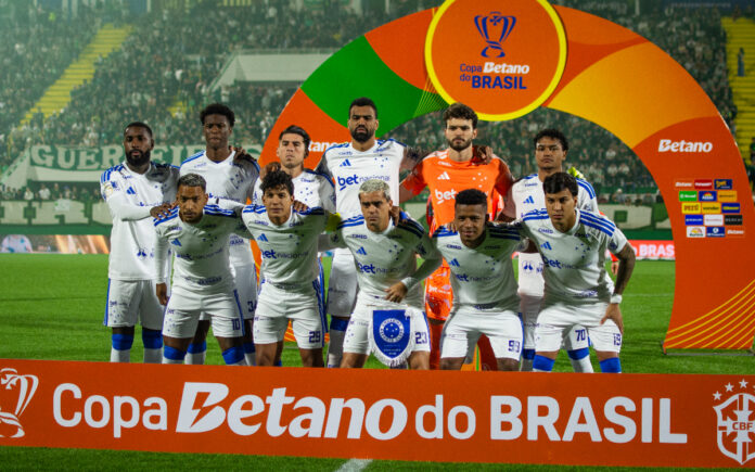 Elenco do Cruzeiro em jogo da Copa do Brasil