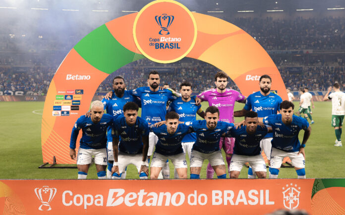 Time do Cruzeiro no duelo com a Chape (Foto: Gustavo Martins/ Cruzeiro)