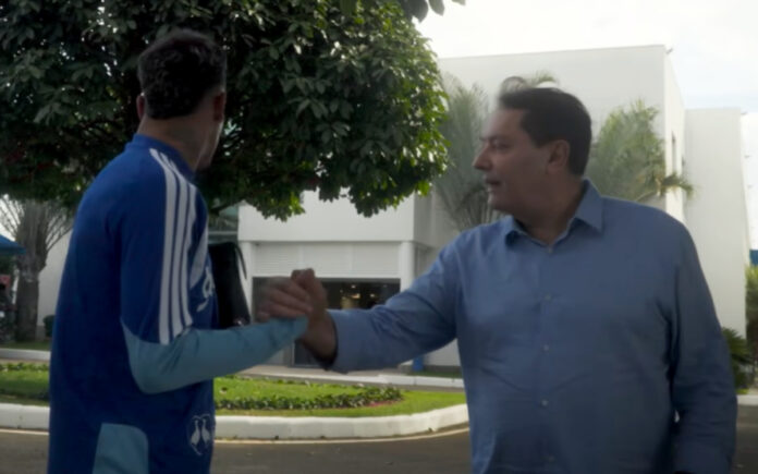 Lucho Rodríguez e Pedrinho na Toca da Raposa ll (Foto: Reprodução/TV Cruzeiro)