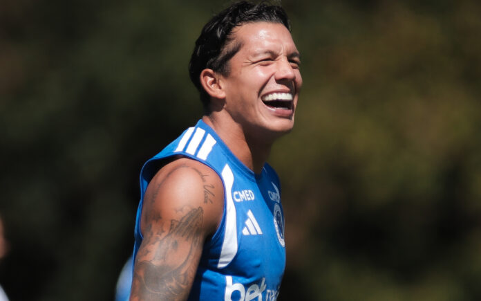 Lucas Romero deve voltar ao time titular neste domingo (Foto: Gustavo Martins/Cruzeiro)
