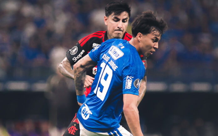 Kaio Jorge em disputa de bola (Foto: Gustavo Martins/ Cruzeiro)
