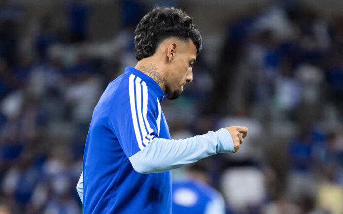Lucho Rodríguez durante aquecimento antes do clássico no Mineirão (Foto: Gustavo Aleixo/Cruzeiro)