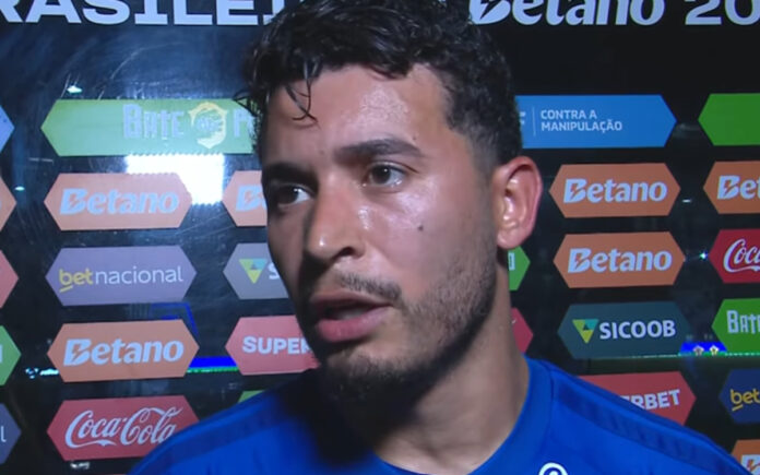 William, lateral-direito do Cruzeiro (Foto: Reprodução/Cazé TV)